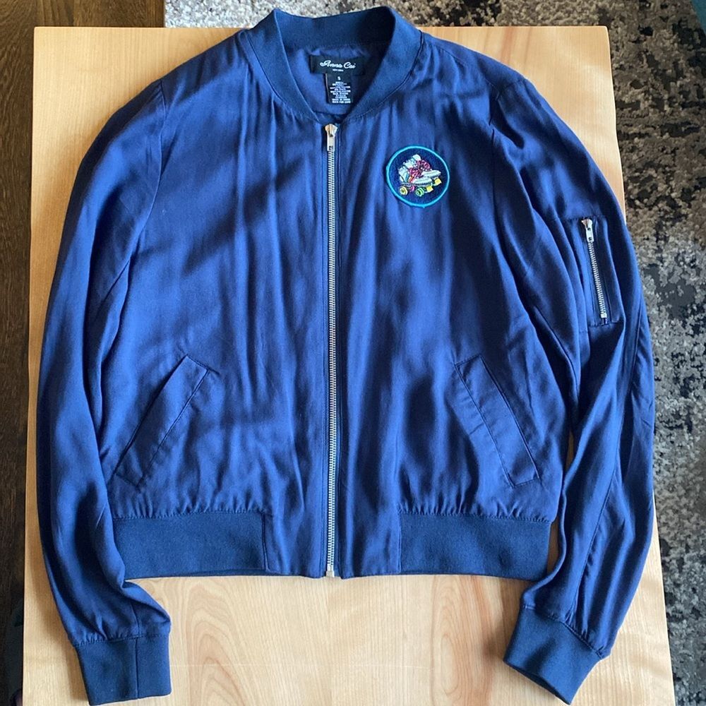 Women’s Light Weight Bomber Jacket Like New with Roller Skates Patch - Picture 5 of 5